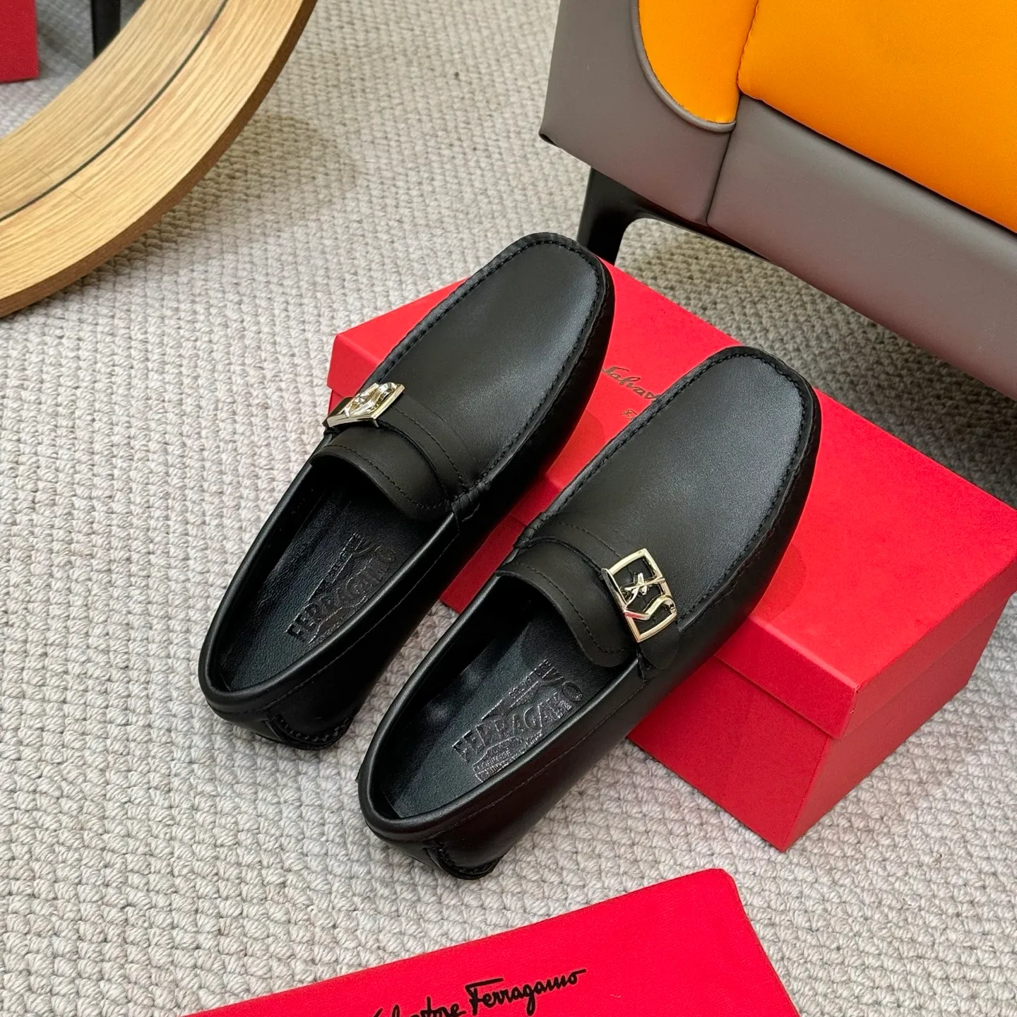 Men's men's shoes 💰420 (Yangli) Ferragamo 〰Ferragamo 2⃣️0⃣️2⃣️5️⃣ New series 👊🏻 Upper 🇮🇹 Italian imported calfskin, original outsole molding. Water-dyed sheepskin lining. The identity of every successful man is set off, and the upper and lower shoes are elegant and stable🚶🏻🚶🏻The high-end custom counter original replica is an eternal classic🔍️Number of codes: 38-46 with counter packaging
